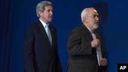 AQSh Davlat kotibi Jon Kerri va Eron Tashqi ishlar vaziri Muhammad Javod Zarif Shveysariyadagi muzokaralardan so'ng, 2-aprel, 2015-yil