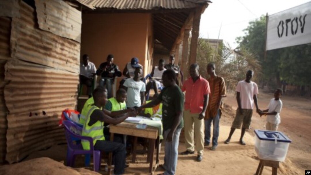 People register to vote in Bissau, Guinea-Bissau, March 18, 2012.