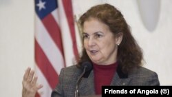 Nina Fite, embaixadora americana em Angola, desafia jovens a aproveitarem o máximo