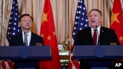 中国中共中央政治局委员、中央外事工作委员会办公室主任杨洁篪2018年11月9日在华盛顿美国国务院出席联合记者会。