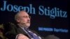 Americano Joseph E. Stiglitz, foi laureado Nobel de Economia em 2001 
