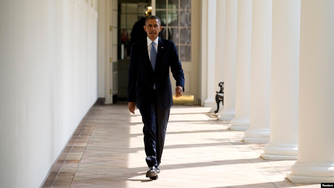 U.S. President Barack Obama walks from his residence to the Oval Office at the White House in Washington, September 10, 2013. Obama is scheduled to address the nation on Syria on Tuesday night. 