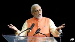 Hindiston Bosh vaziri Narendra Modi Nyu-Yorkda hind-amerikaliklar oldida nutq so'zlamoqda, 28-sentabr, 2014-yil