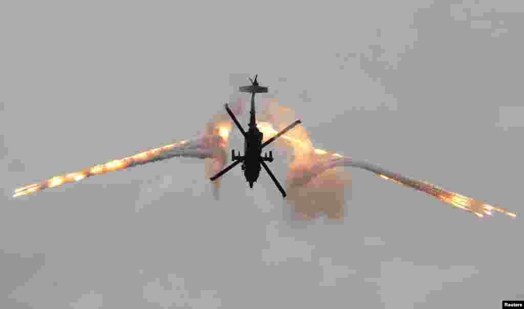 A Blackhawk-Arpia helicopter performs during the F-Air Colombia 2017 air festival in Rionegro, Colombia, July 15, 2017.
