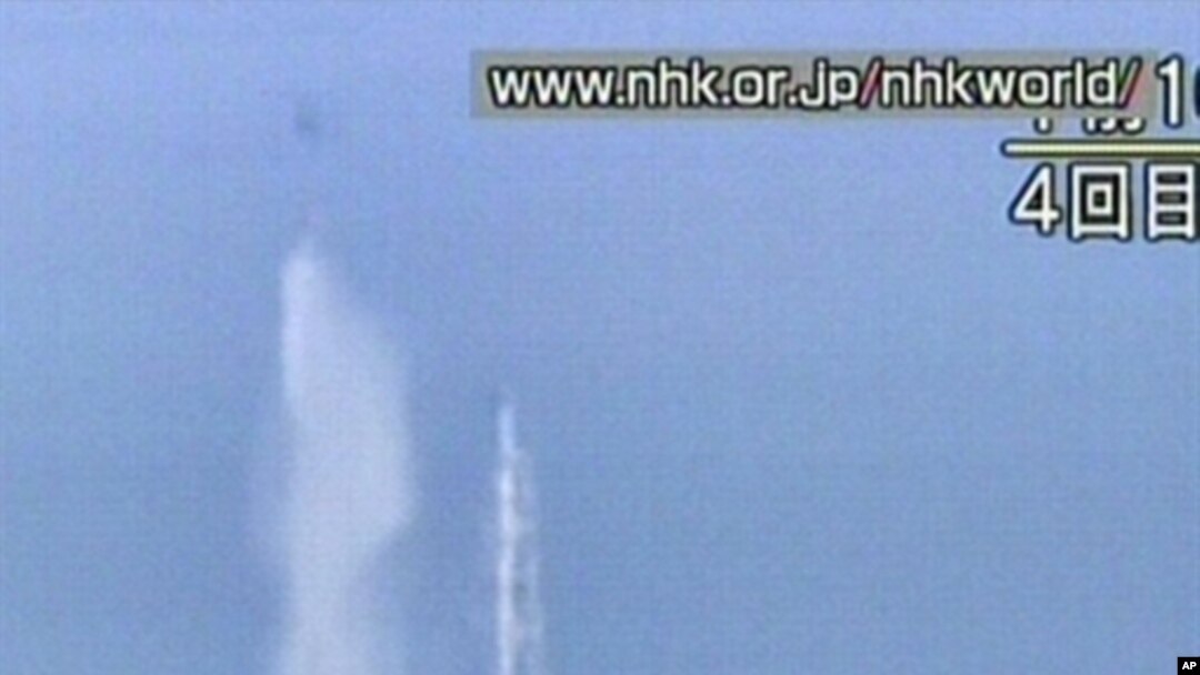 This screengrab taken off Japanese national broadcaster NHK shows a Japanese military twin-rotor cargo helicopter dumping water onto reactor no. 3 at the stricken Fukushima nuclear power plant on March 17, 2011.